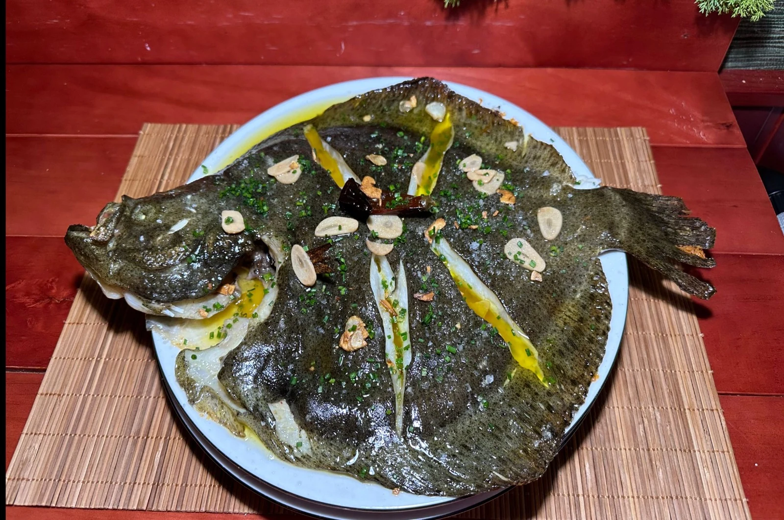 Rodaballo a la brasa con ajoaceite