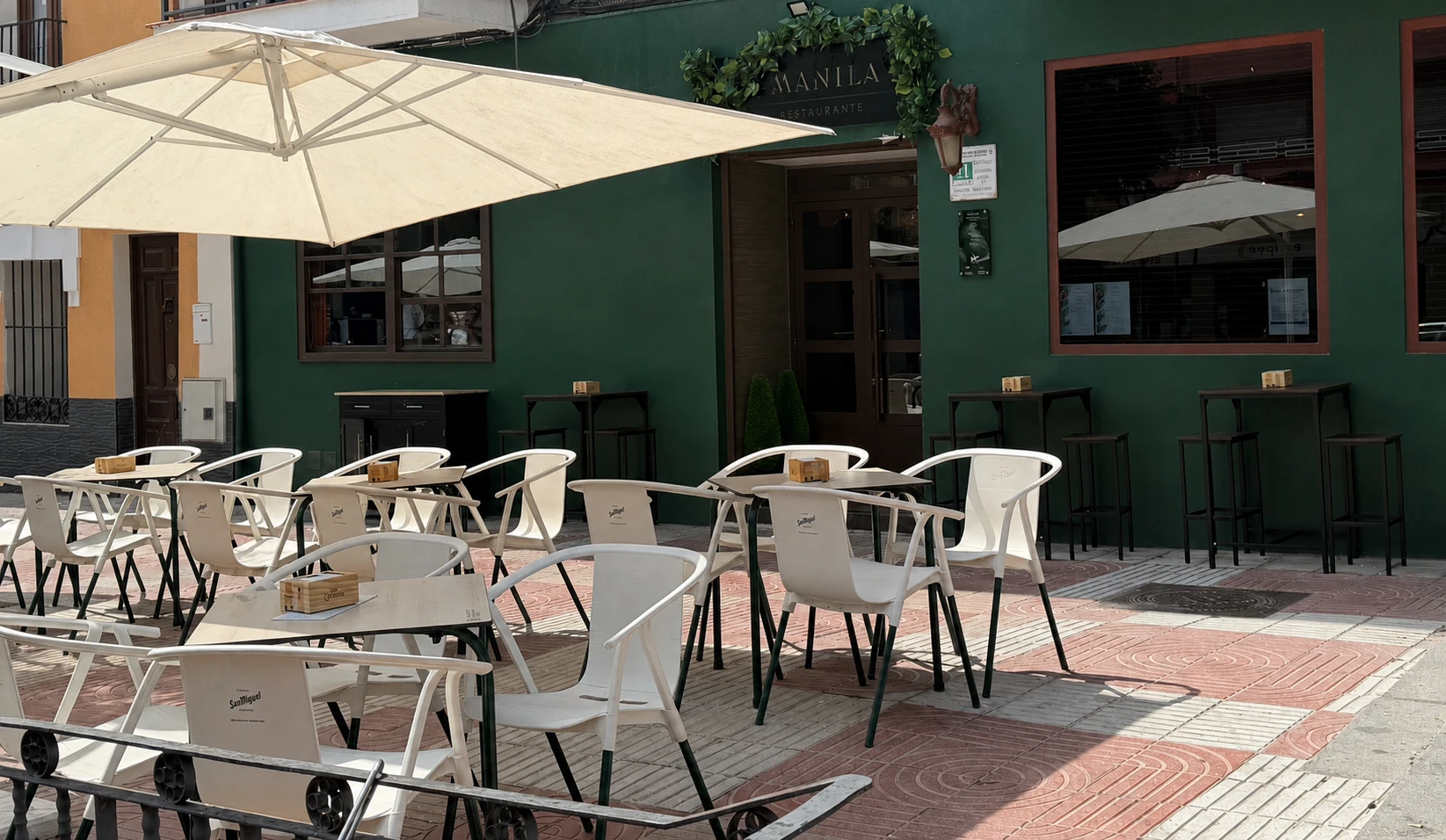 Terraza de Restaurante Manila en Plaza de Andalucía